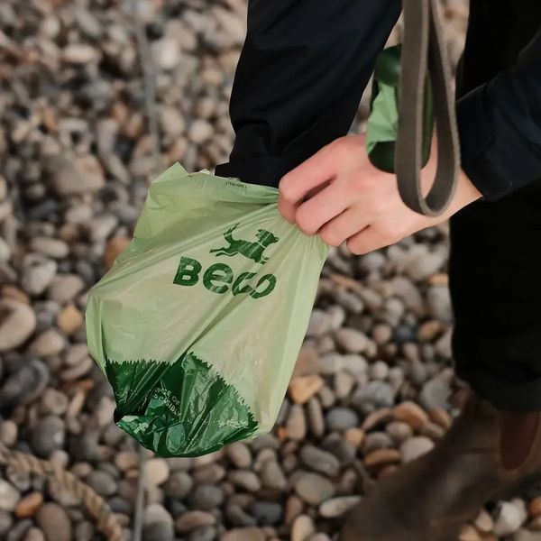 Одноразові пакетики для прибирання за собаками Beco Pets без запаху 120 шт (8 рулонів по 15 шт) 14702 фото