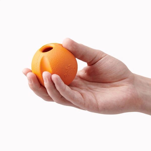 Іграшка м'ячик з отвором для ласощів для собак Beco Pets Fetch Ball Помаранчевий 124581 фото
